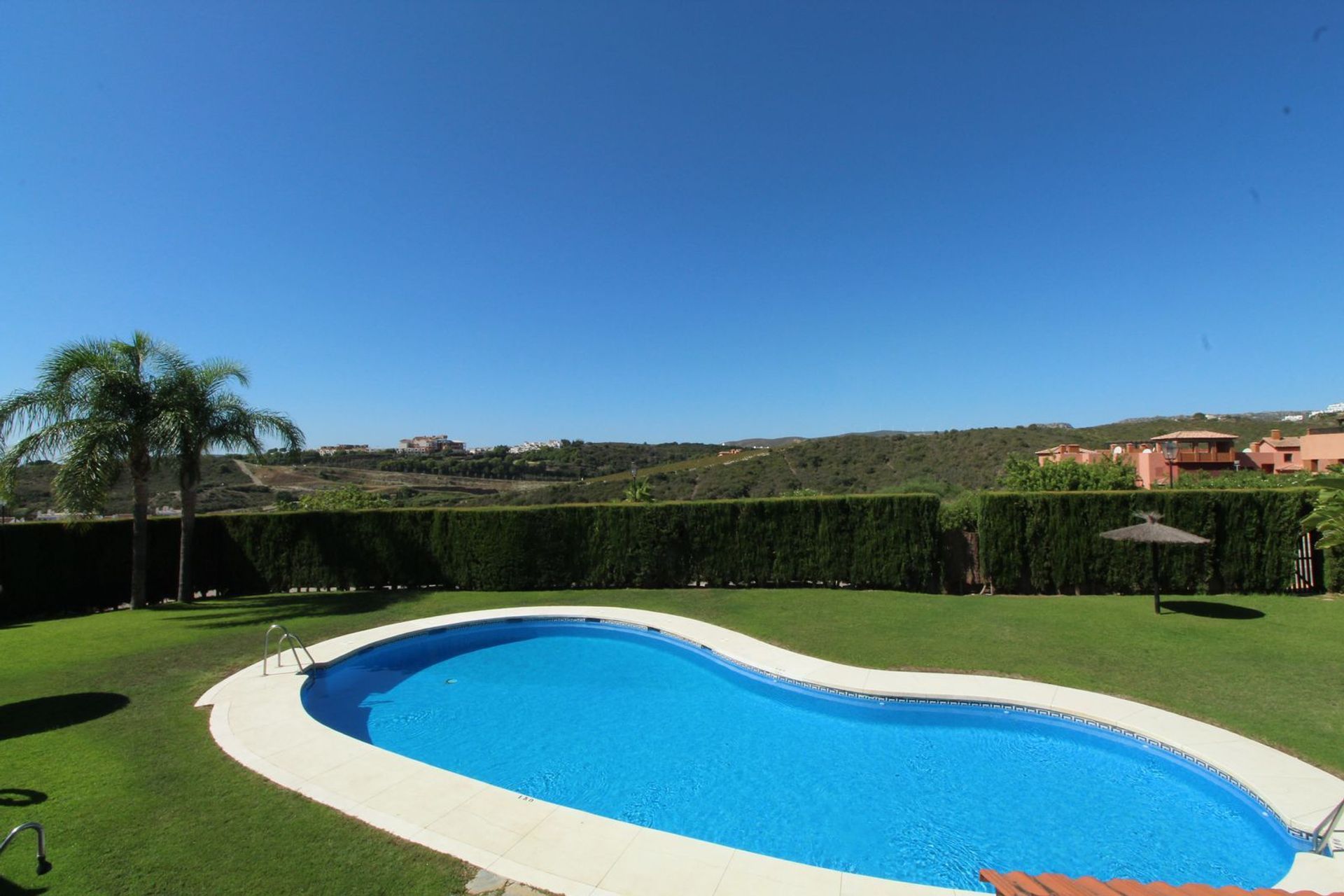 casa no Puerto de la Duquesa, Andalusia 12237329