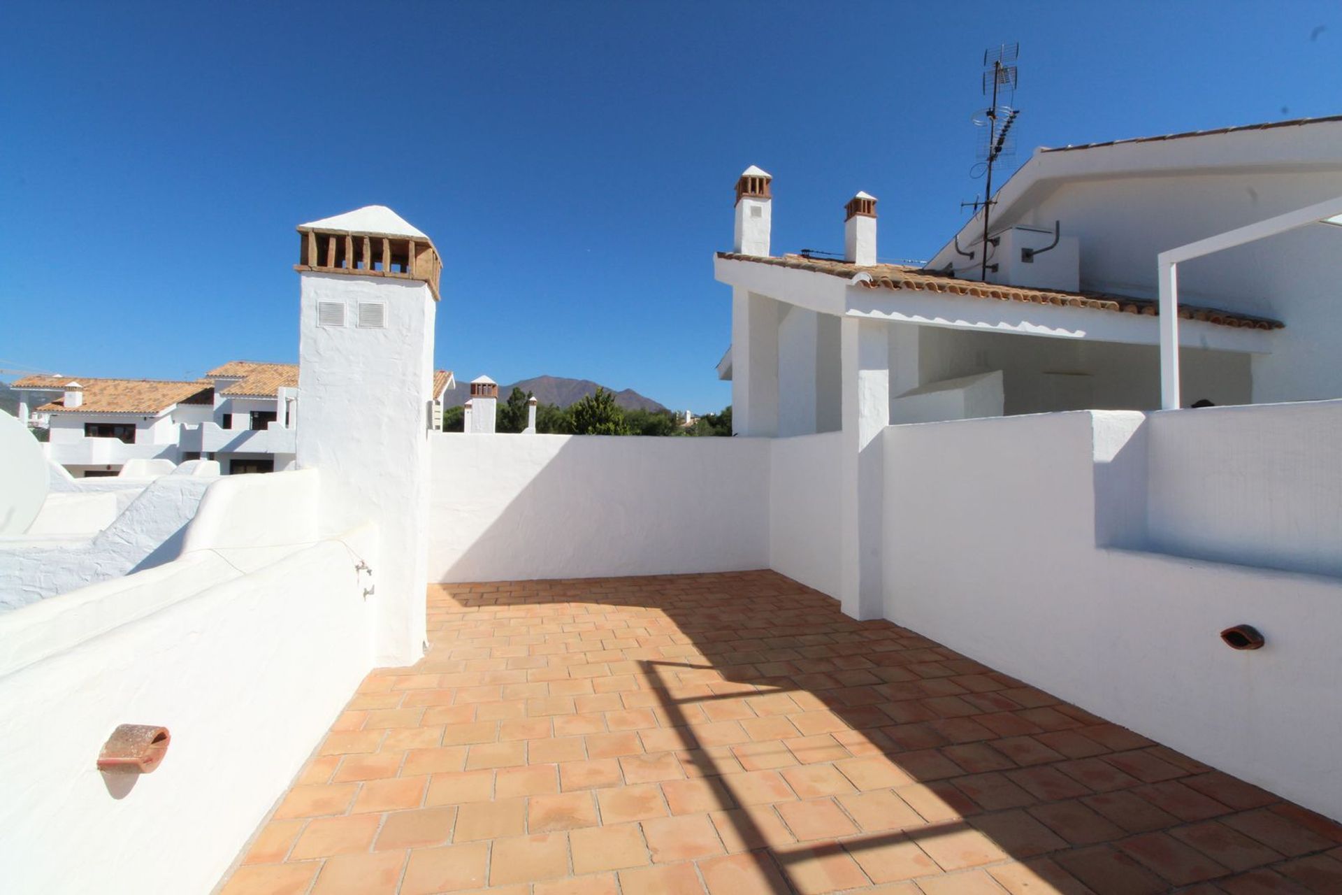 casa no Puerto de la Duquesa, Andalusia 12237329