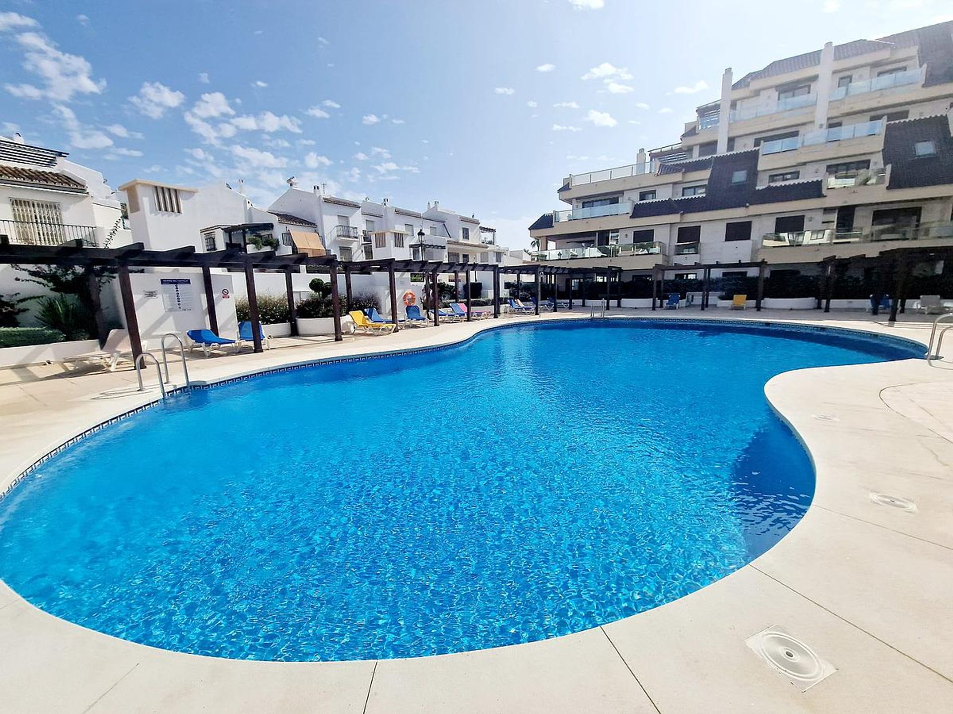 Condominio nel Puerto de la Duquesa, Andalusia 12239172