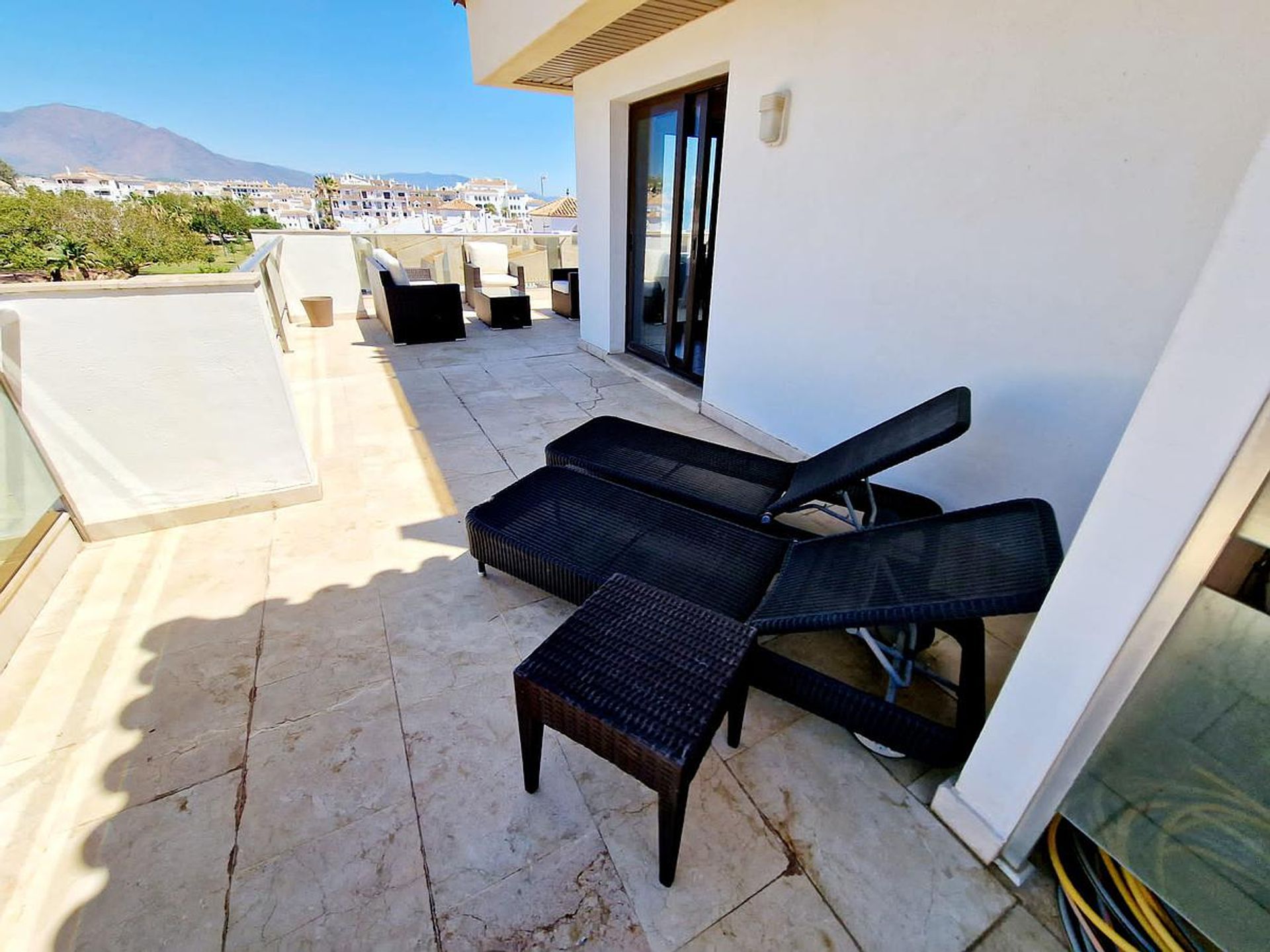 Condominio nel Puerto de la Duquesa, Andalusia 12239172