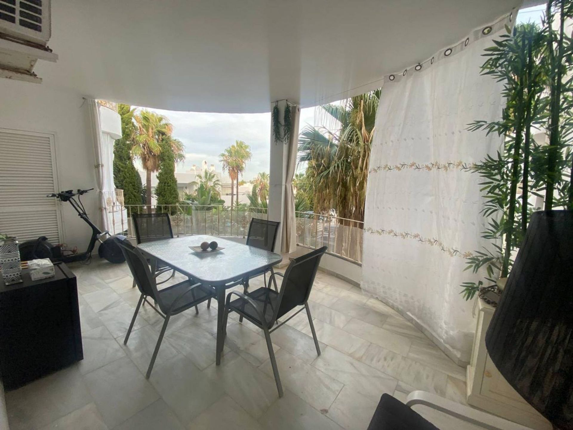 Condominium dans Estepona, Andalucía 12240089