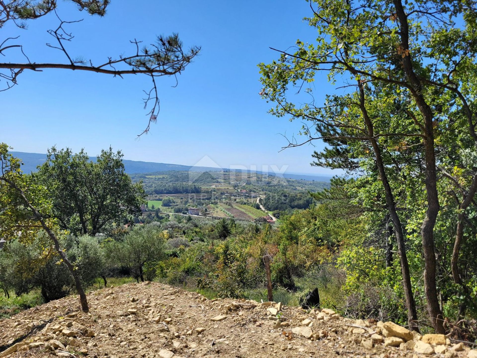 Tierra en Groznjan, Istarska Županija 12241695