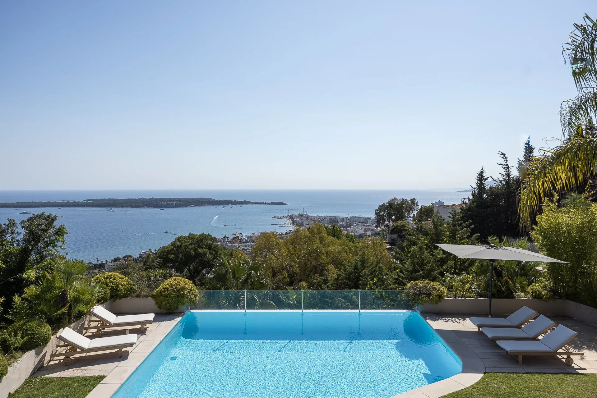 Talo sisään Cannes, Provence-Alpes-Cote d'Azur 12243698