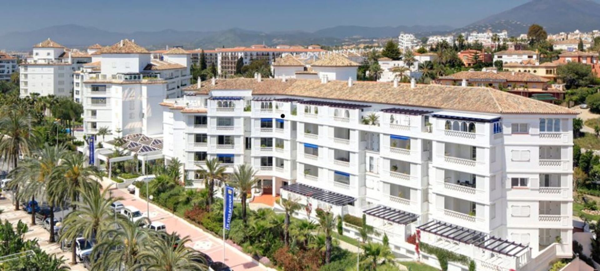 Condominium in Benahavis, Andalusia 12246255