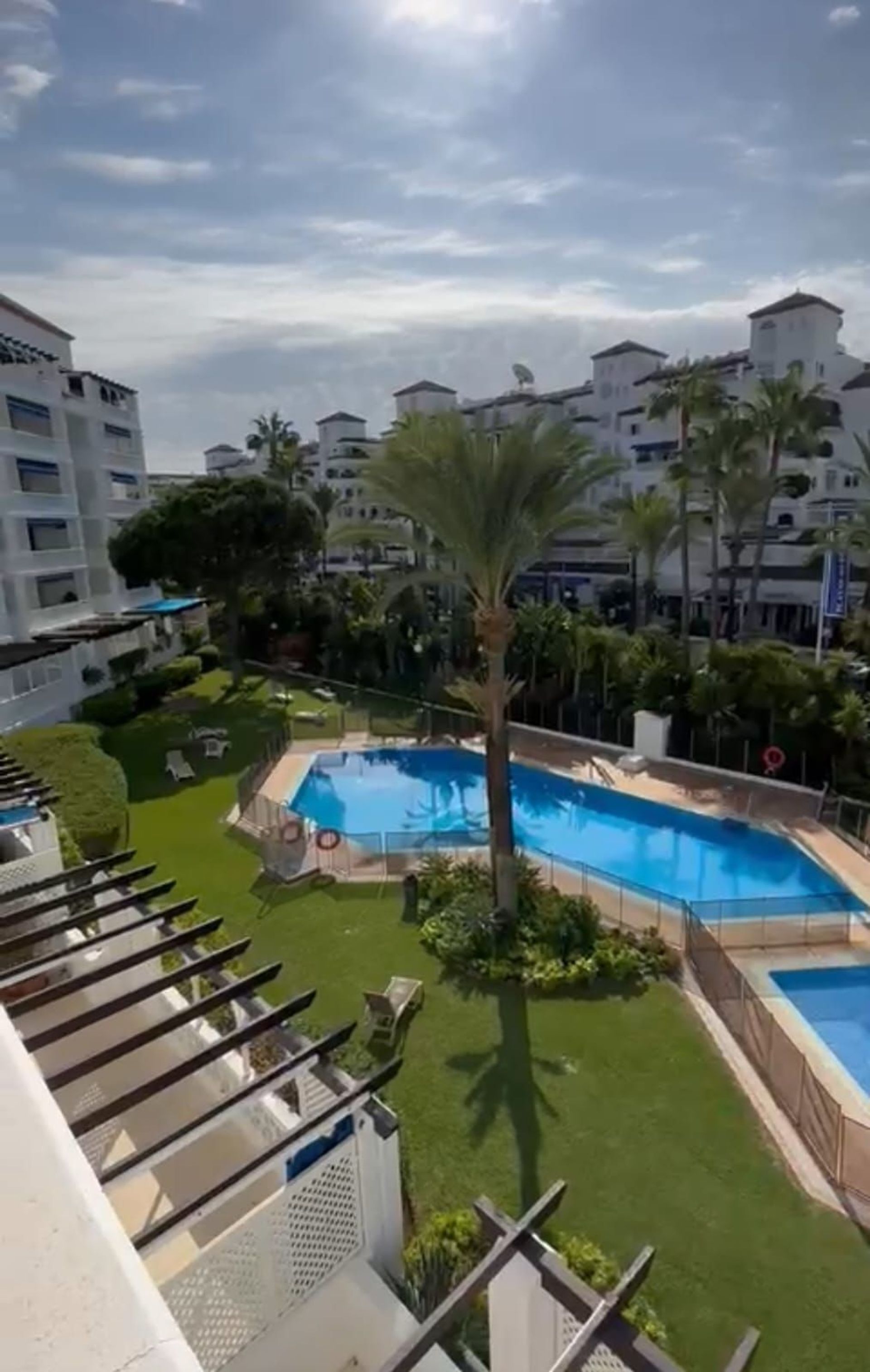 Condominium in Benahavis, Andalusia 12246255