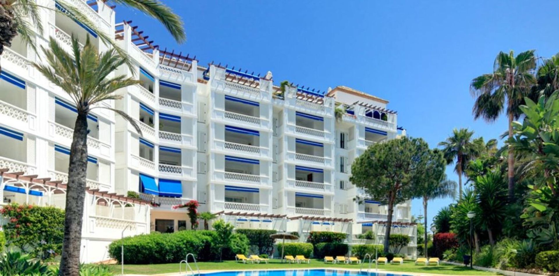 Condominium in Benahavis, Andalusia 12246255