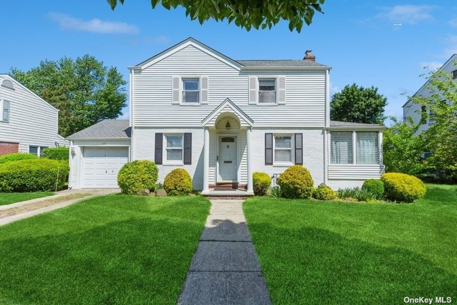 House in Garden City, New York 12246426