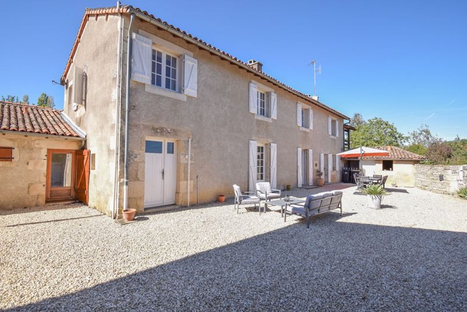 Будинок в Blanzay, Nouvelle-Aquitaine 12246983