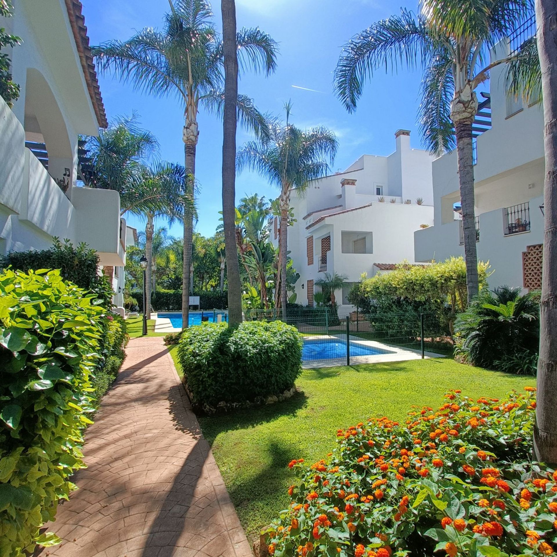 Condominium in San Pedro de Alcántara, Andalusië 12250657