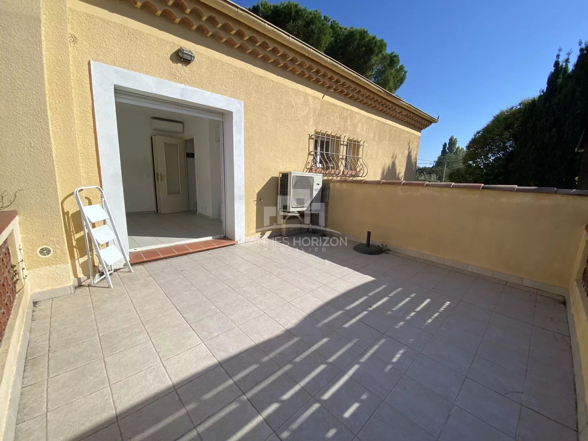 Residential in Cannes, Alpes-Maritimes 12251930