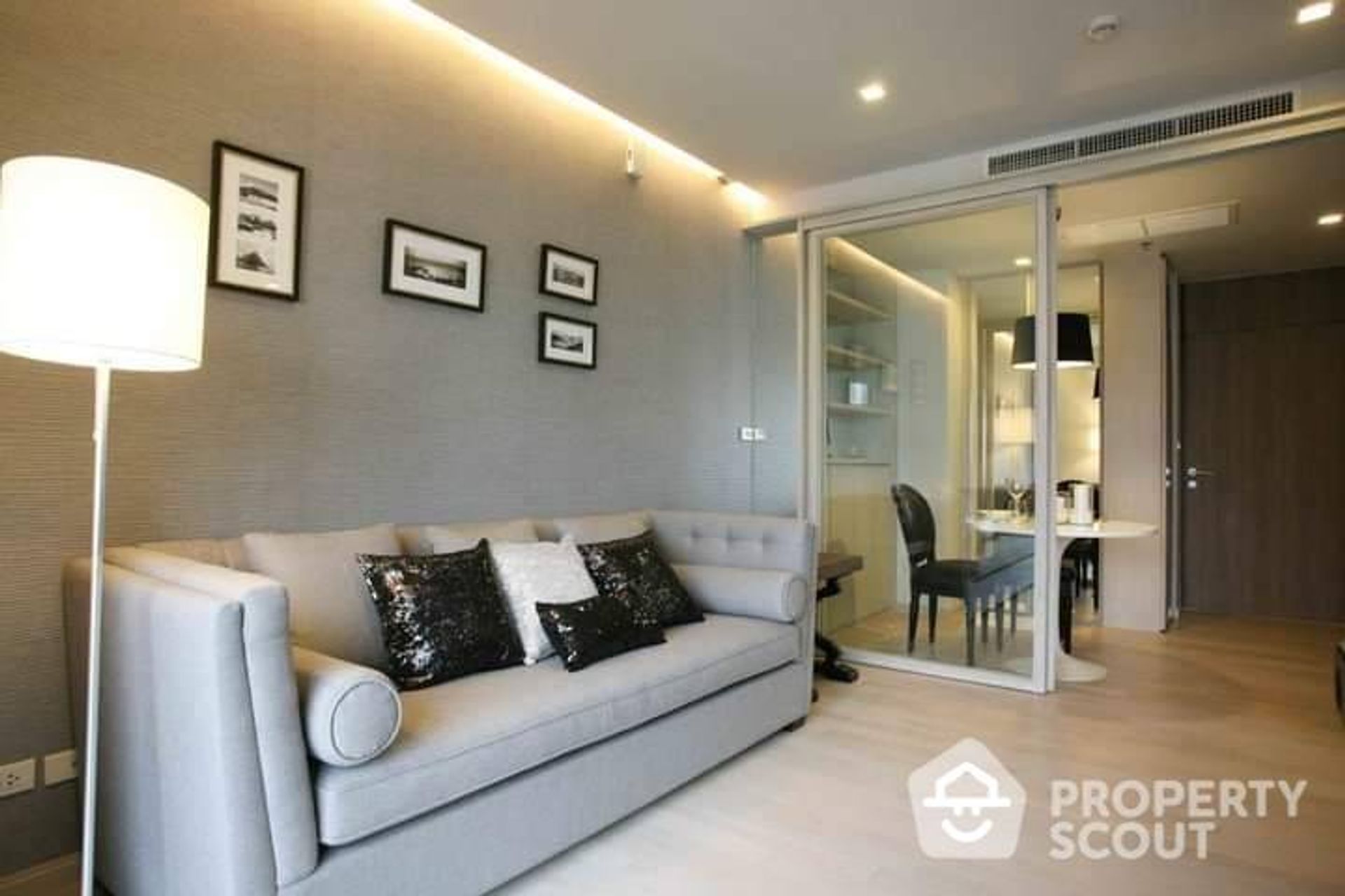 Condominium dans Khlong Toei, Krung Thep Maha Nakhon 12253226