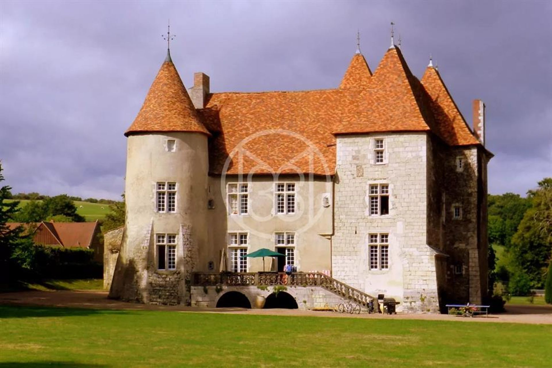 Hus i Ébreuil, Auvergne-Rhône-Alpes 12254315