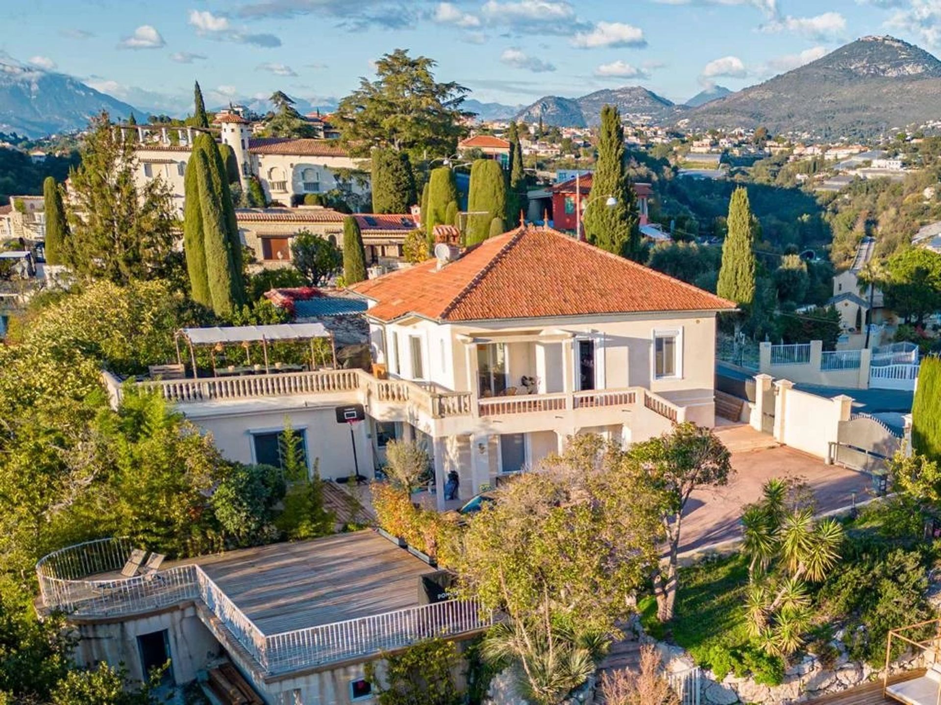 casa en La Madeleine, Provence-Alpes-Cote d'Azur 12255469