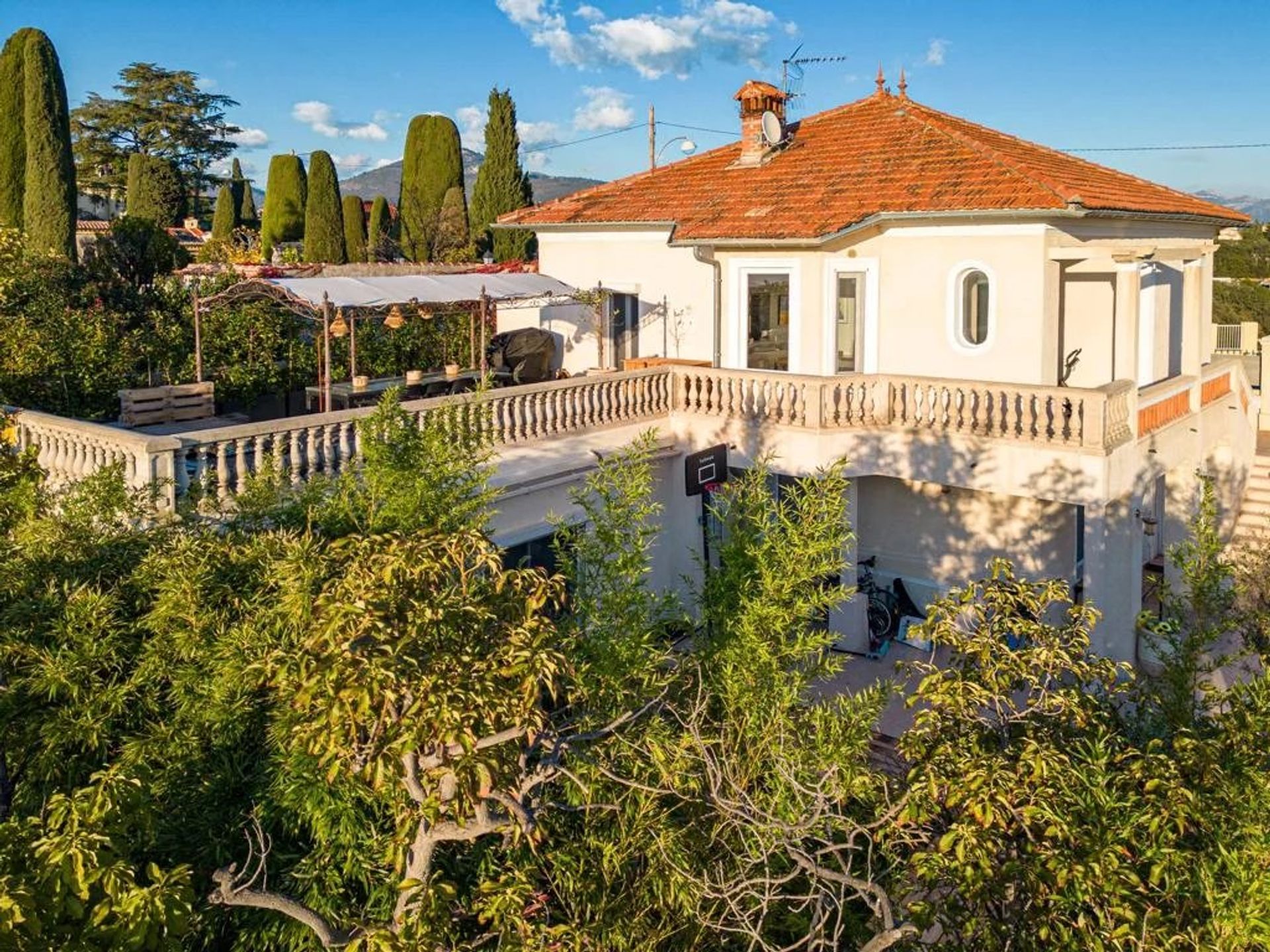 жилой дом в La Madeleine, Provence-Alpes-Cote d'Azur 12255469