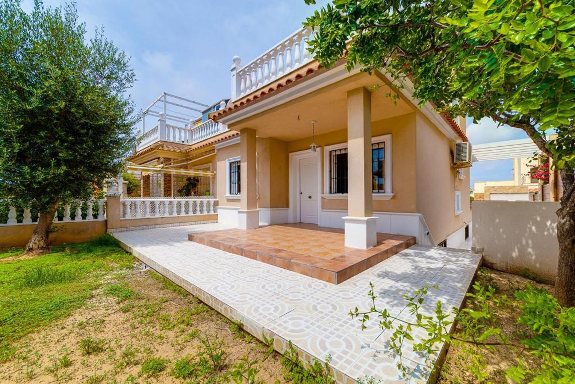 Rumah di Torrevieja, Valencia 12257536