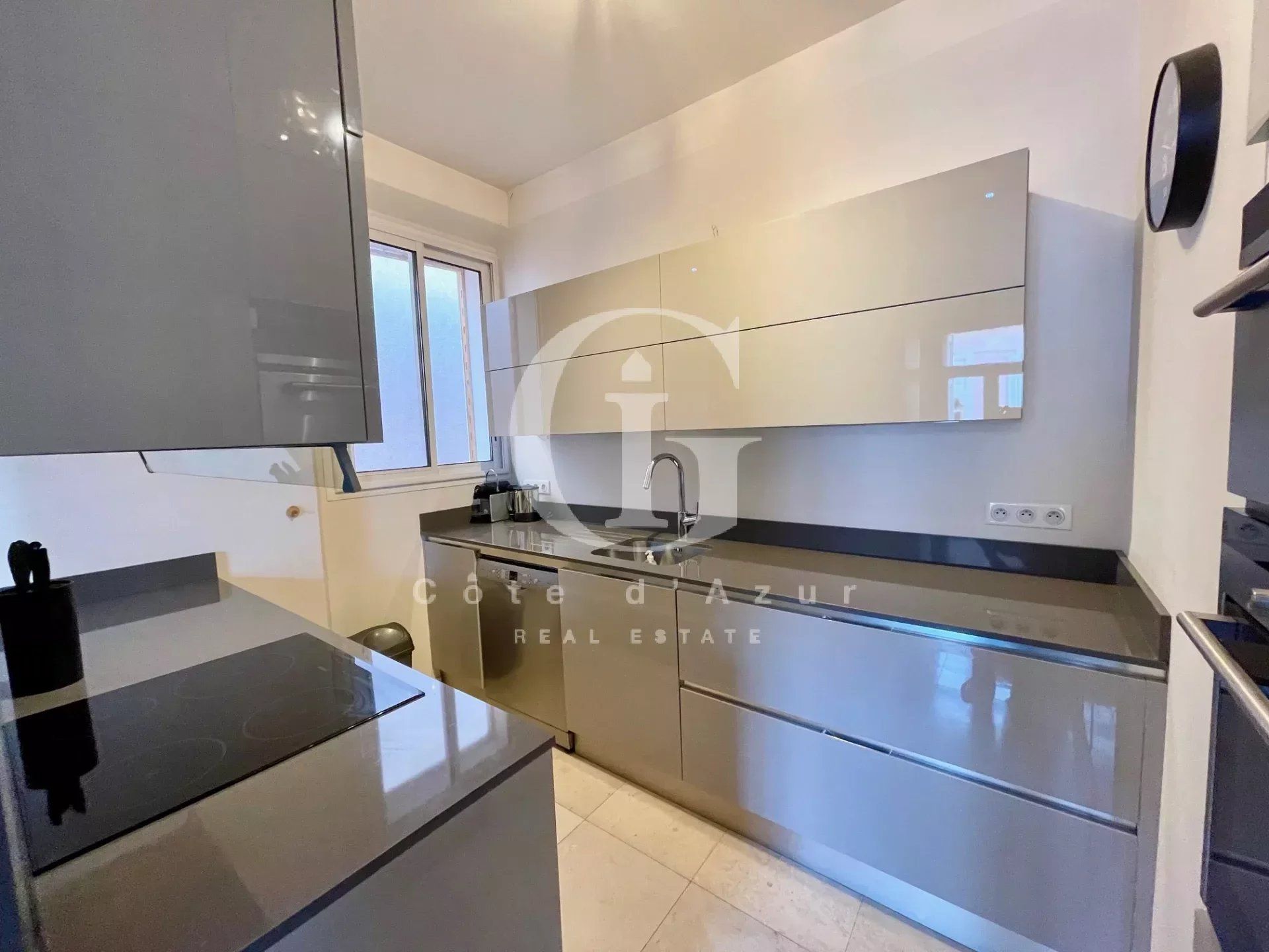 Condominium in Cannes, Provence-Alpes-Côte d'Azur 12258567