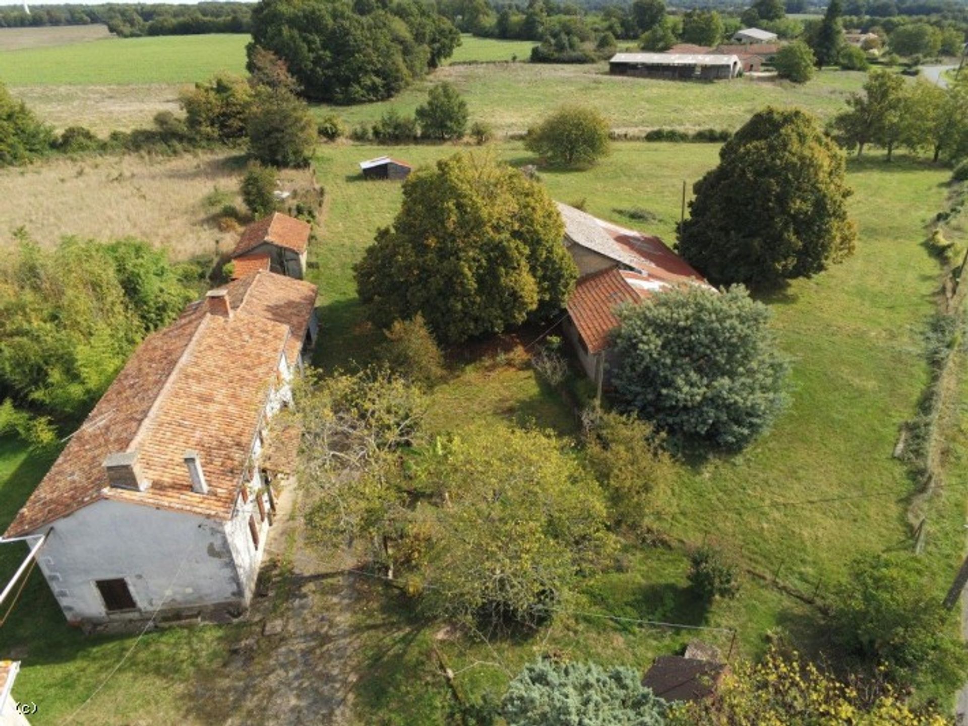 Hus i Champagne-Mouton, Nouvelle-Aquitaine 12261230