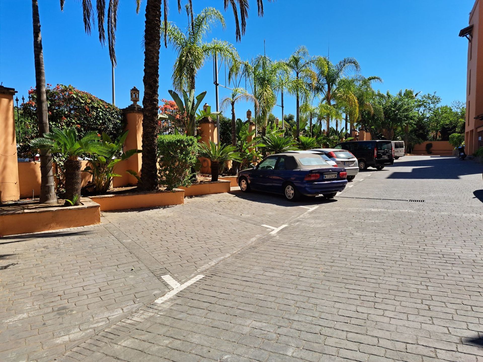 公寓 在 Estepona, Andalucía 12261346