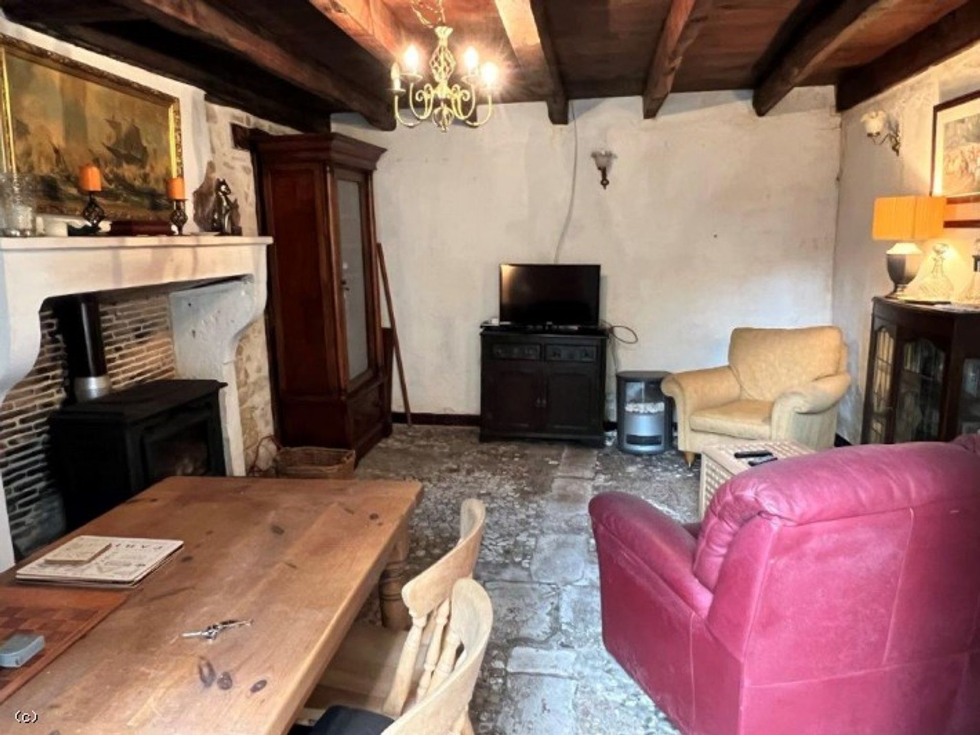 Rumah di Nanteuil-en-Vallee, Nouvelle-Aquitaine 12267032