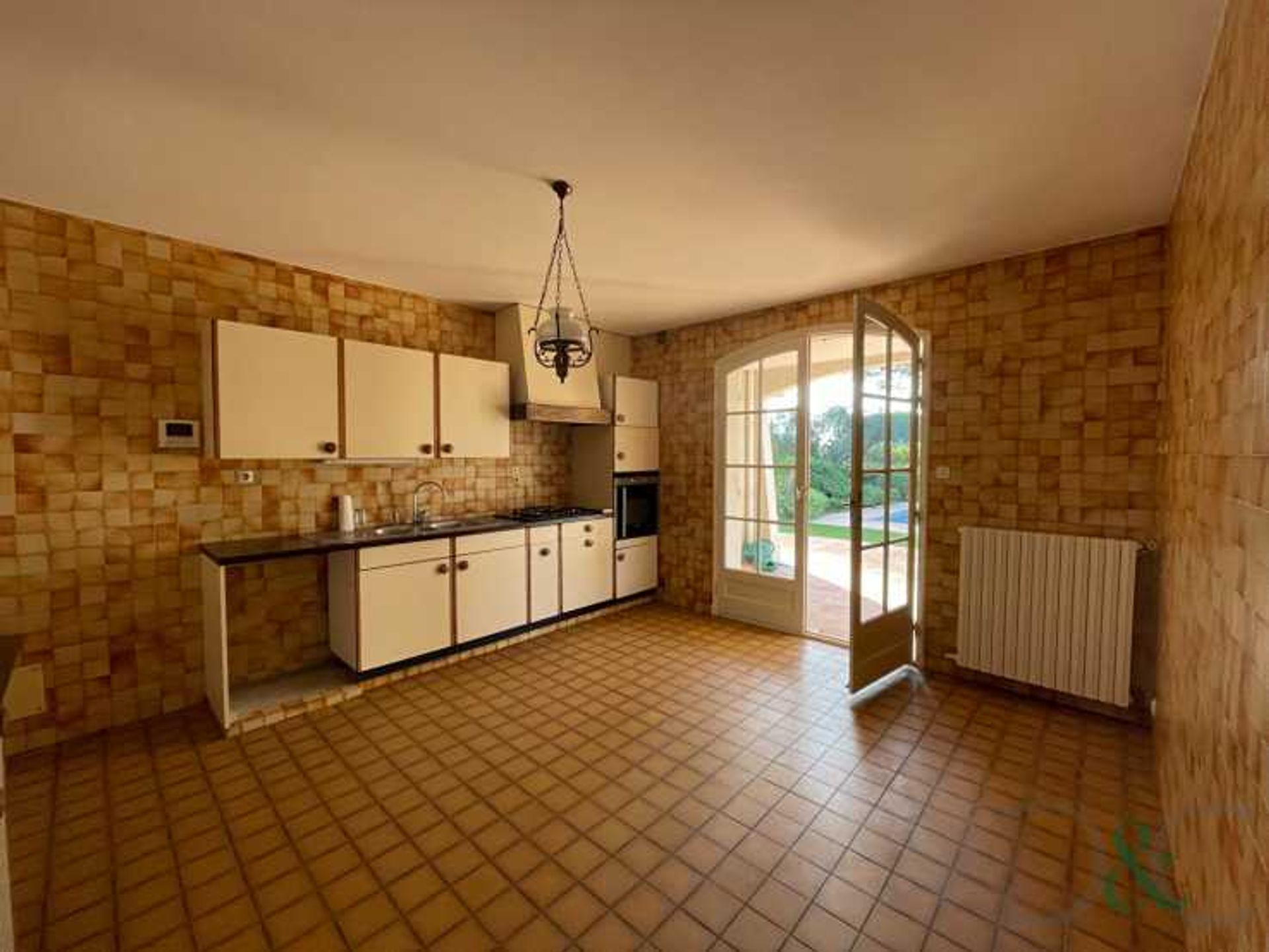 жилой дом в La Londe-les-Maures, Provence-Alpes-Côte d'Azur 12268458