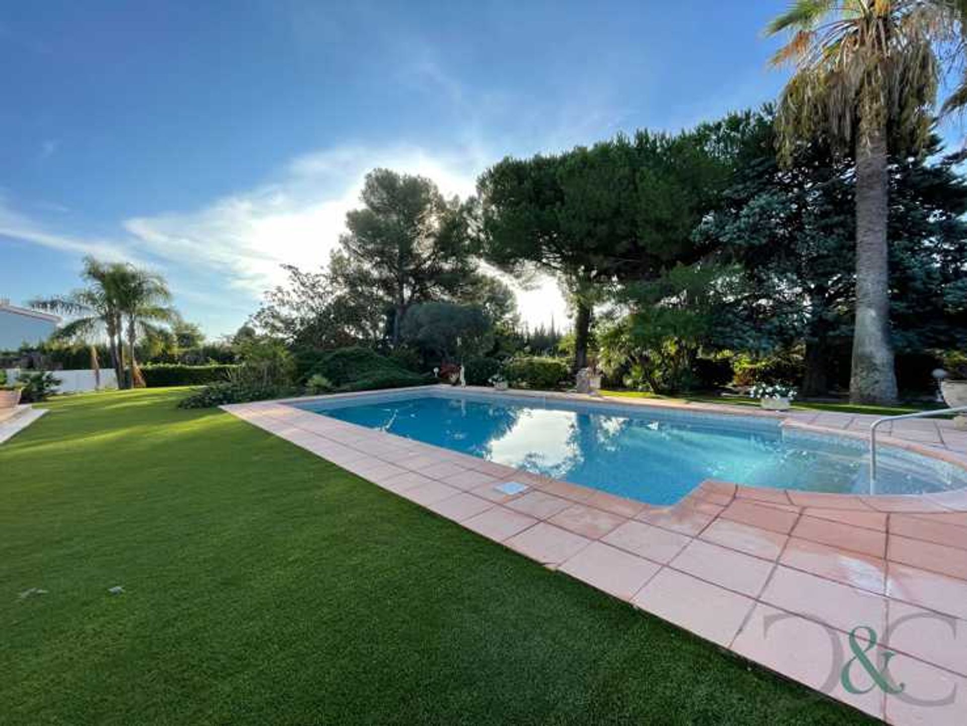 casa en La Londe-les-Maures, Provenza-Alpes-Costa Azul 12268458