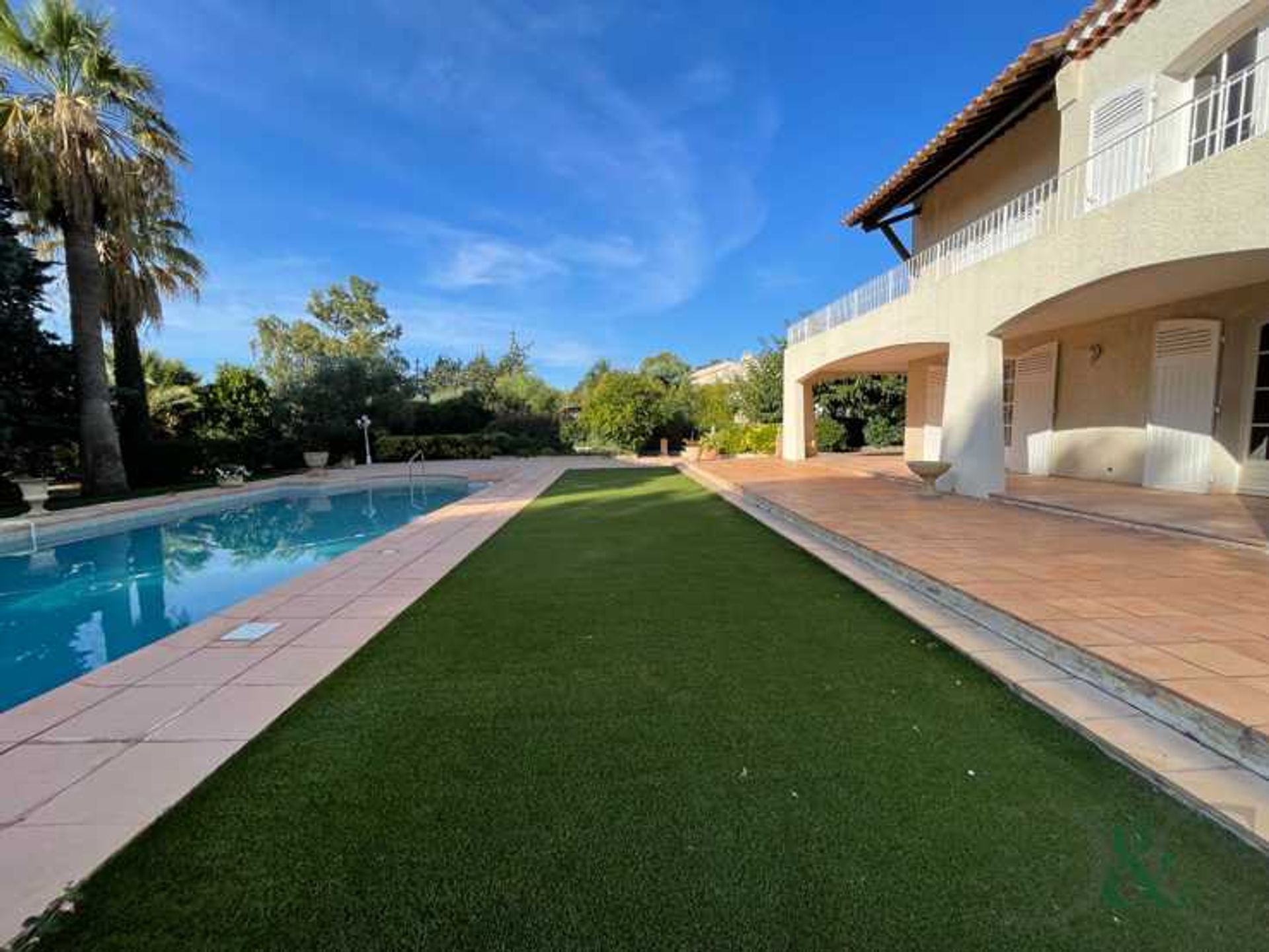 casa en La Londe-les-Maures, Provence-Alpes-Côte d'Azur 12268458