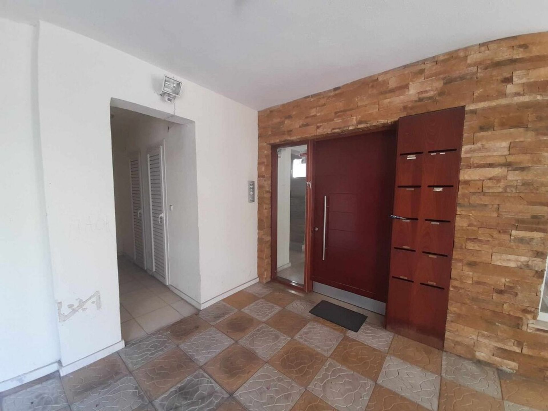 Condominio en Sikies,  12270552