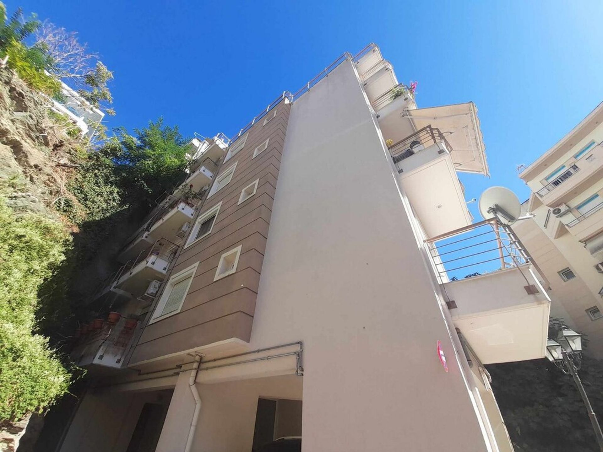 Condominio en Sikies,  12270552