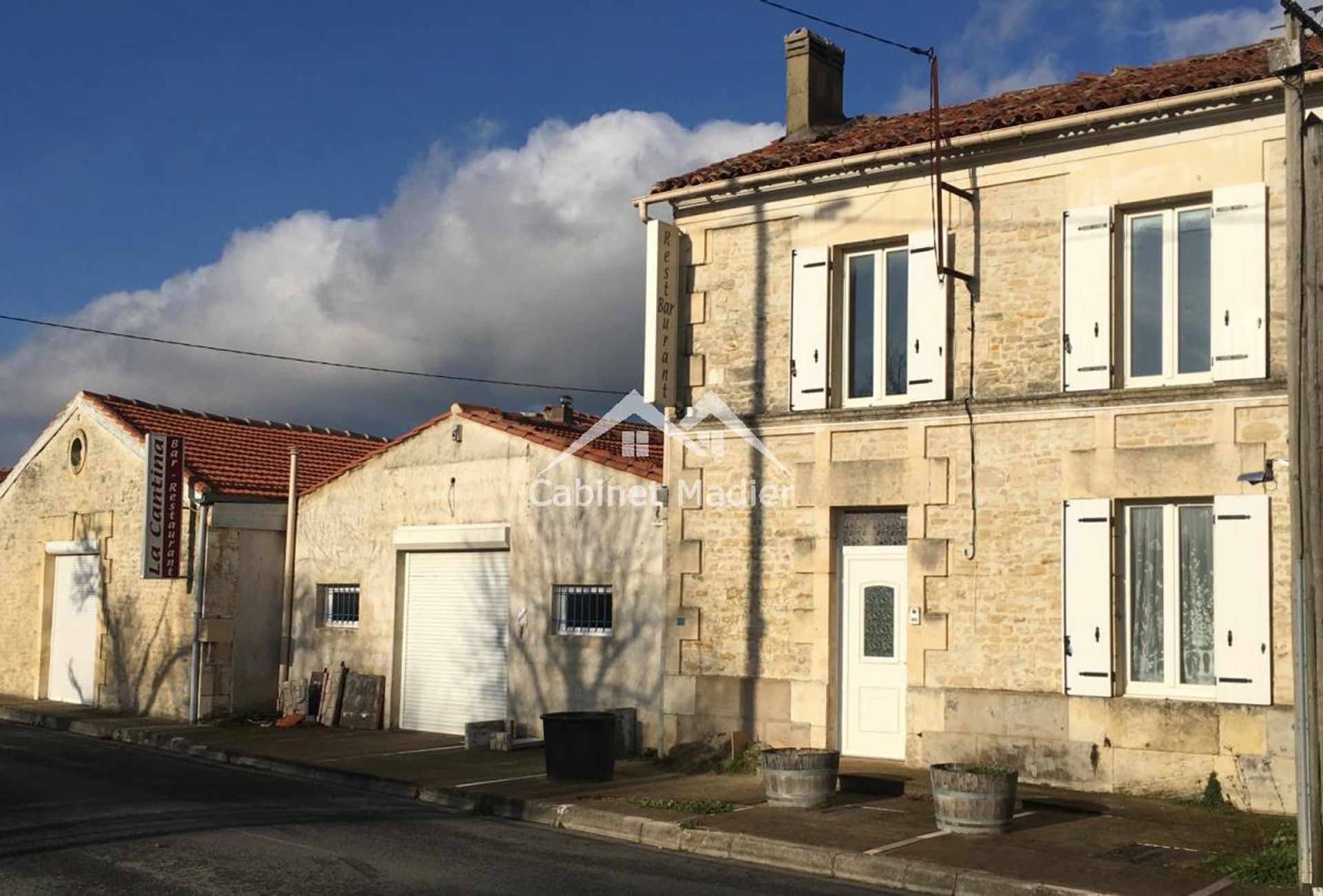 Land in Saint-Jean-d'Angely, Nouvelle-Aquitaine 12271596