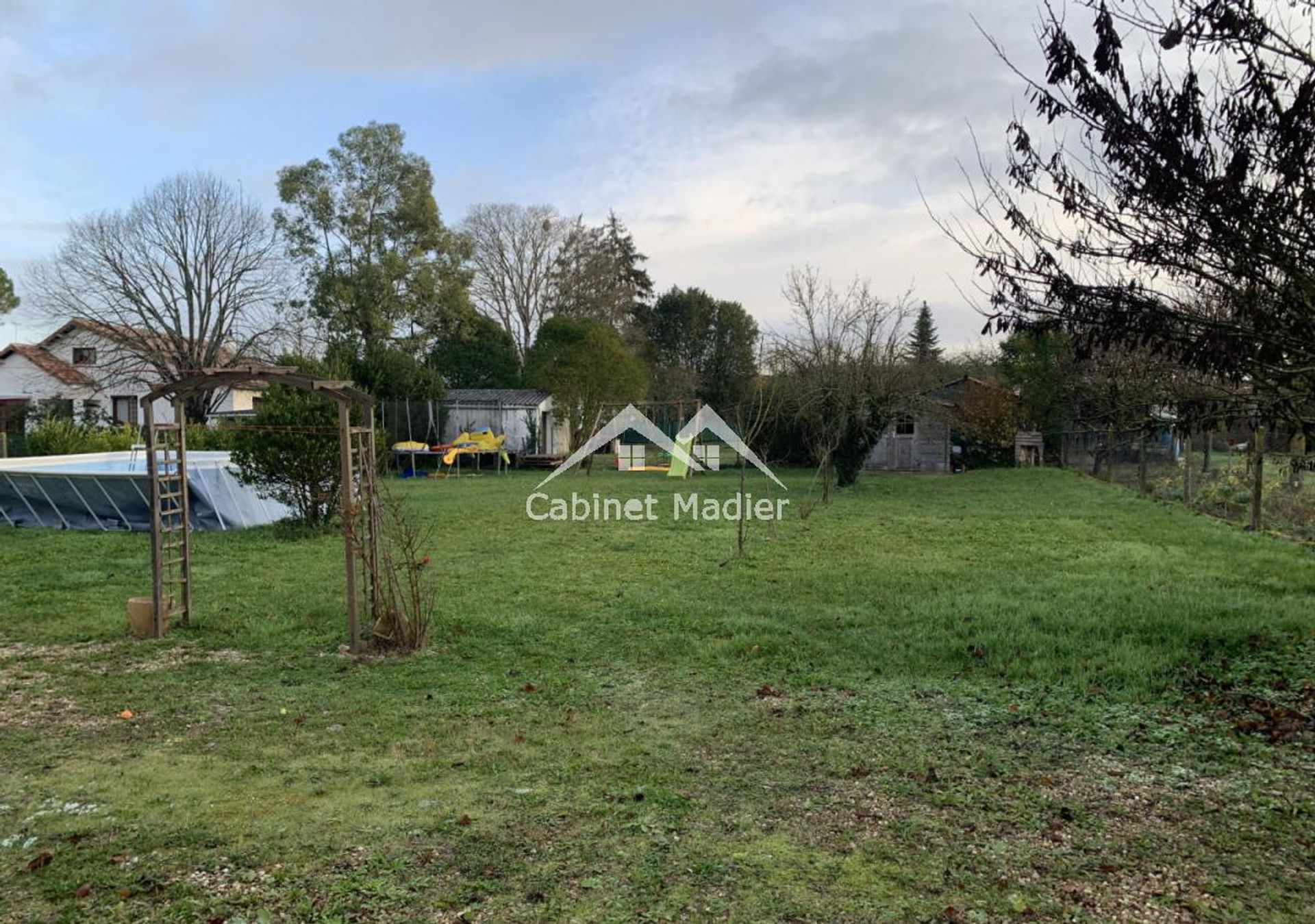 Hus i Saint-Jean-d'Angely, Nouvelle-Aquitaine 12271643