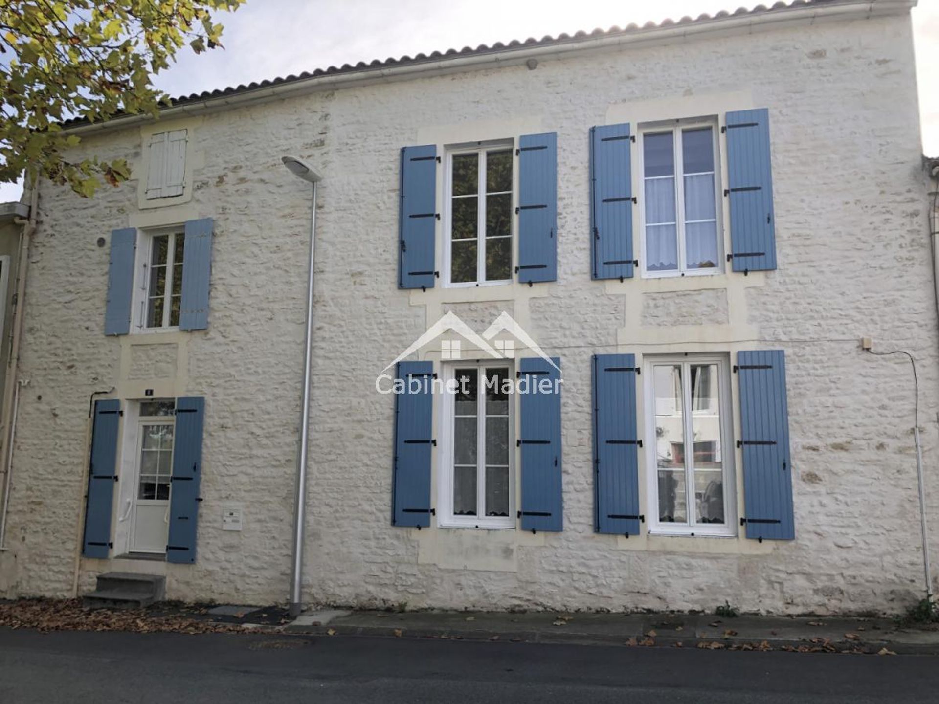 House in Saint-Jean-d'Angely, Nouvelle-Aquitaine 12271683