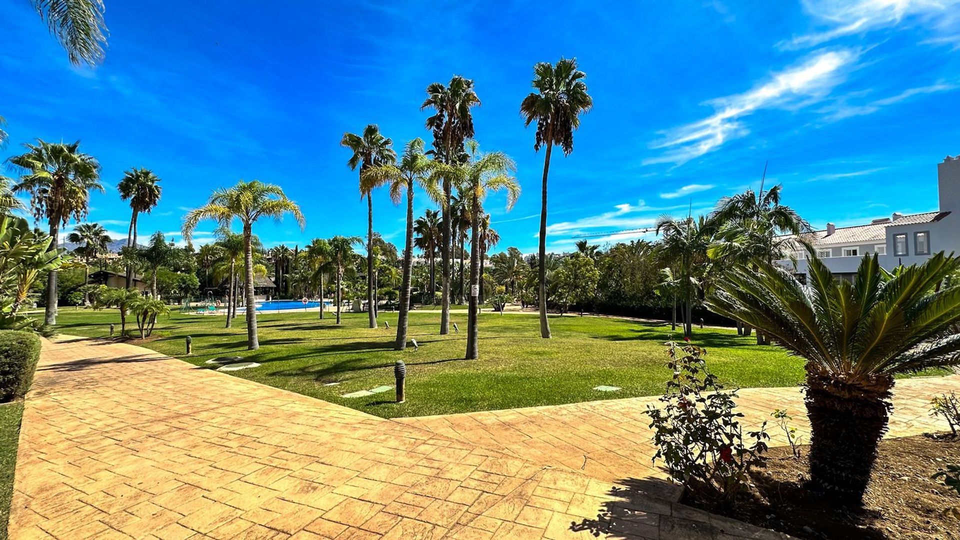 Condominium in Estepona, Andalusië 12271790