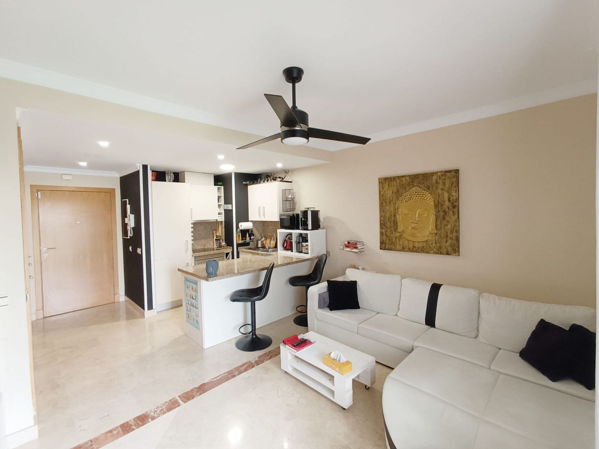 Condominium in Estepona, Andalucía 12271790