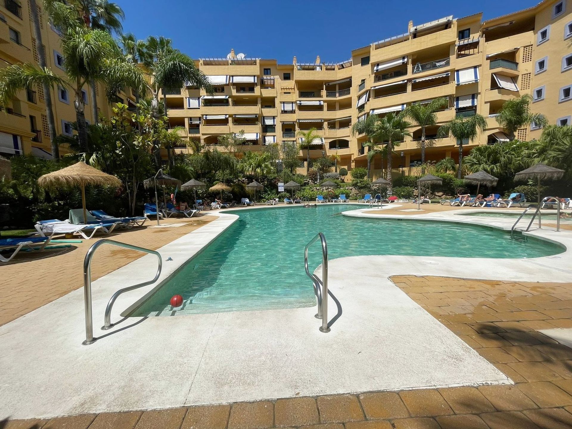 Condominio en Estepona, Andalucía 12271801