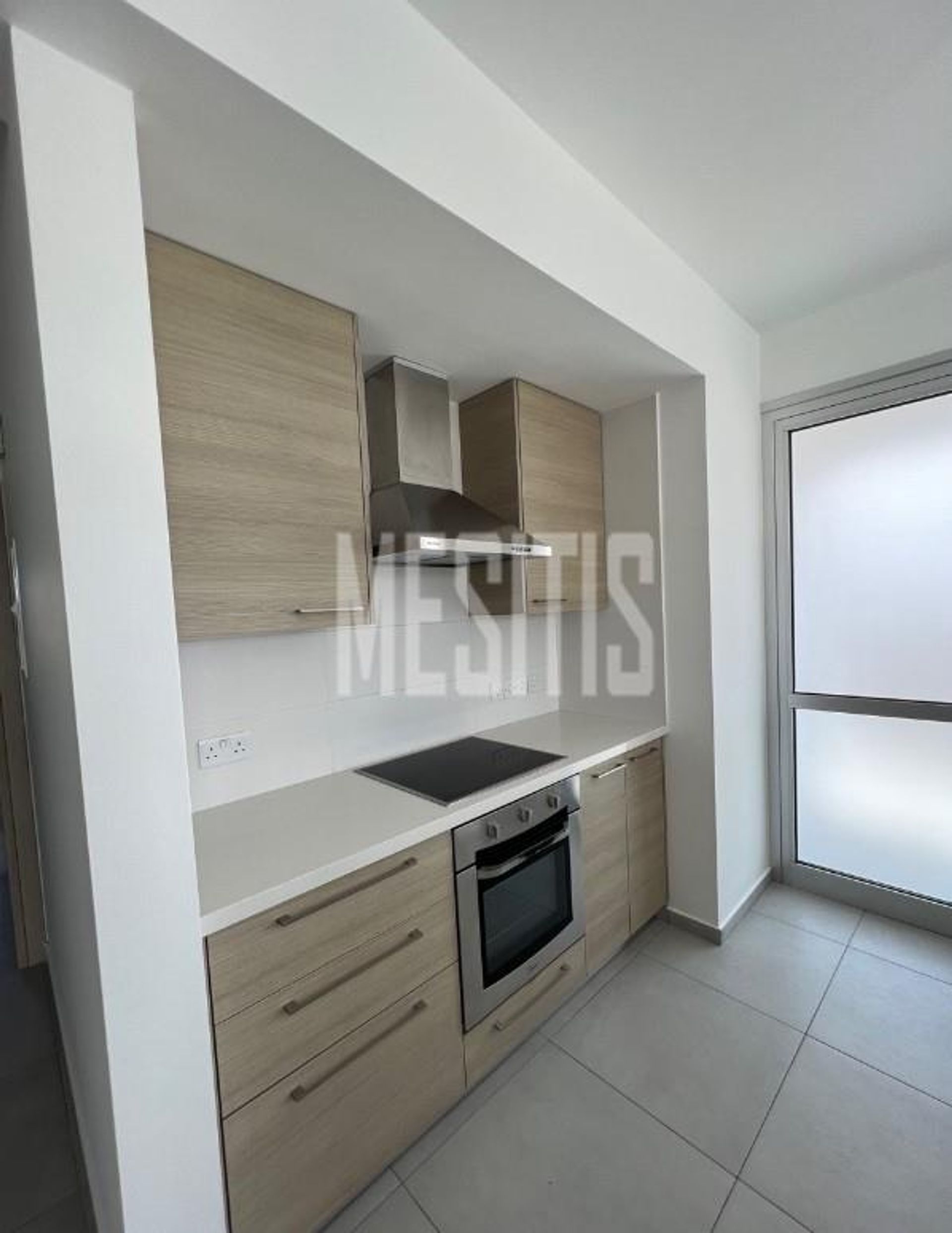 Condominio en Strovolos, Nicosia 12274072