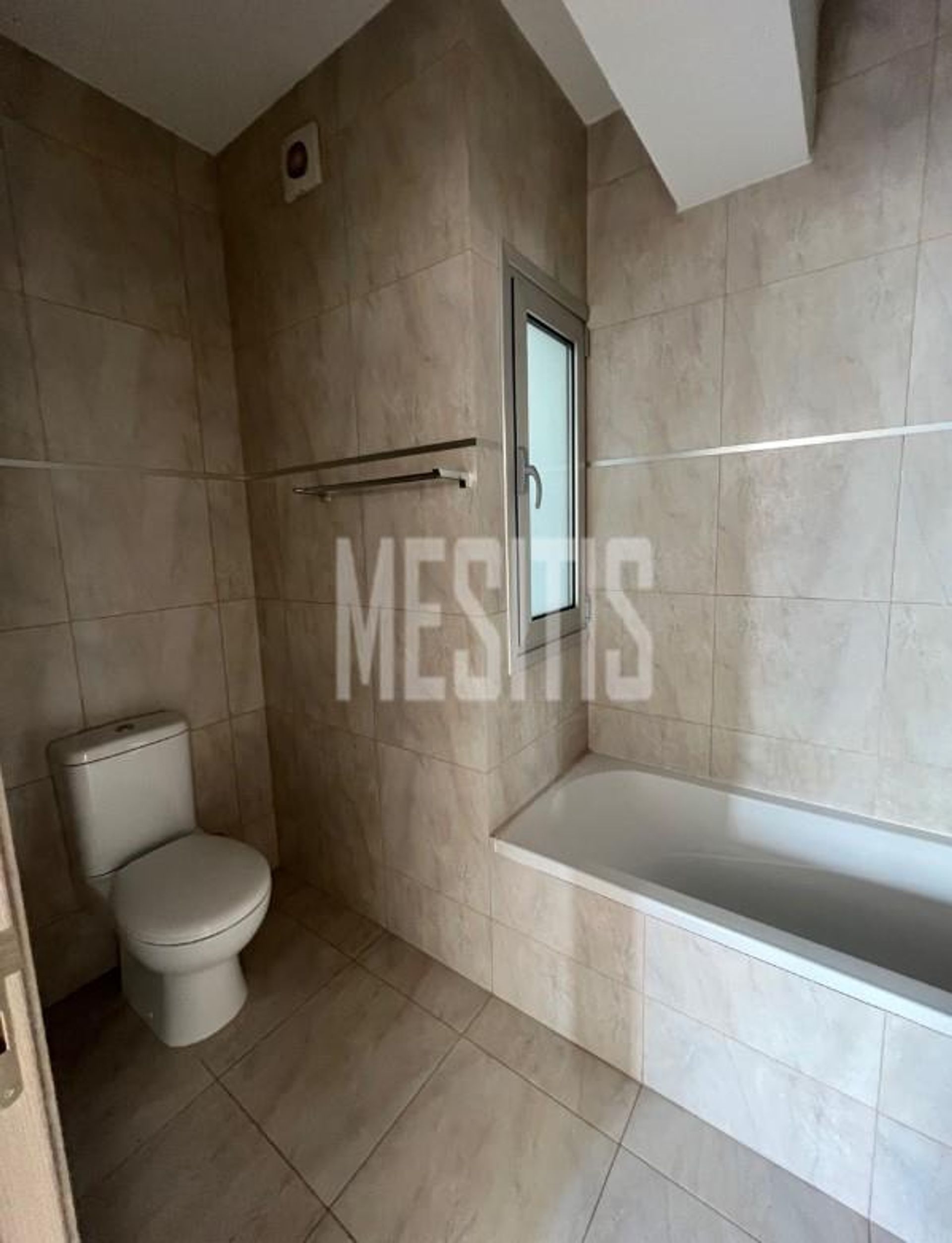 Condominio en Strovolos, Nicosia 12274072