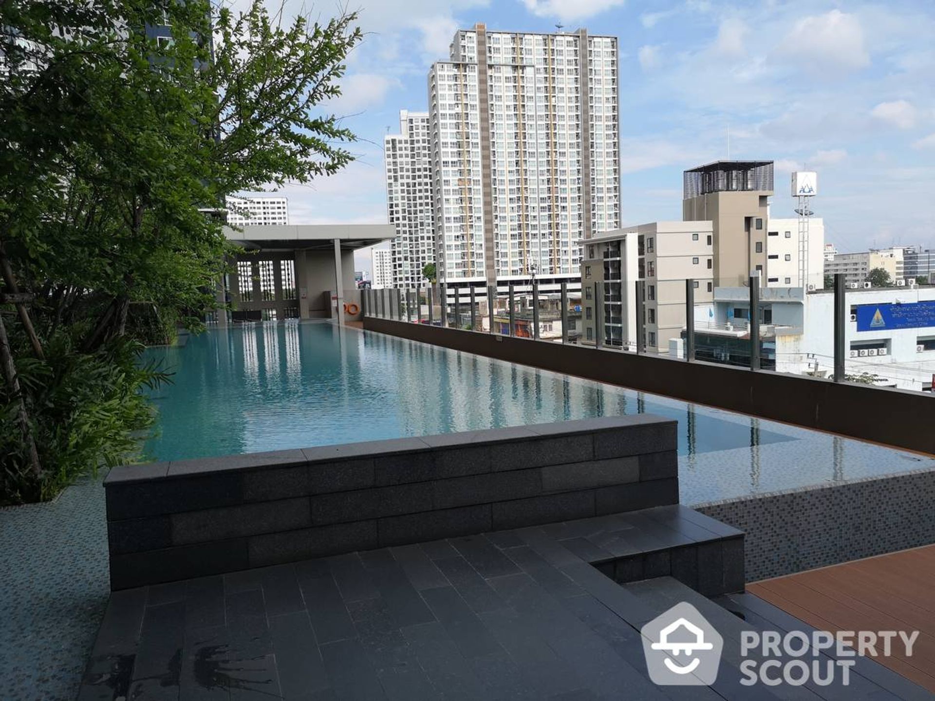 Condominium dans Phra Khanong, Krung Thep Maha Nakhon 12274233