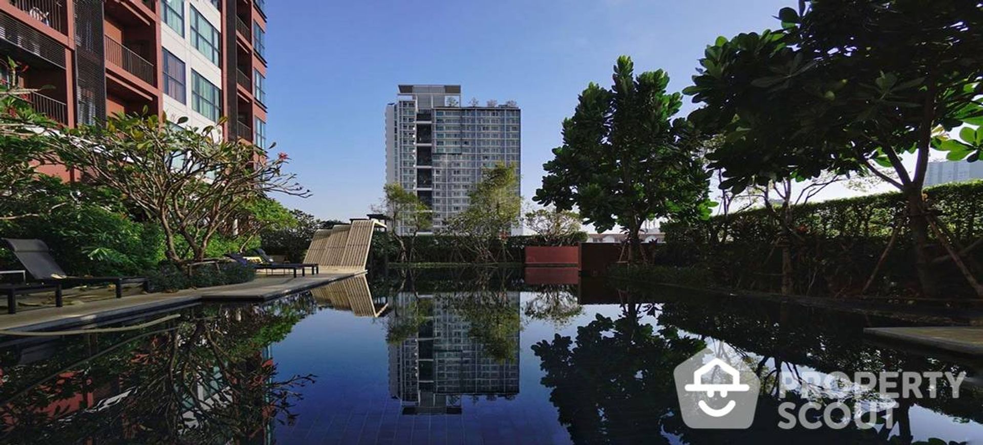 Condominium in Phra Khanong, Krung Thep Maha Nakhon 12274294