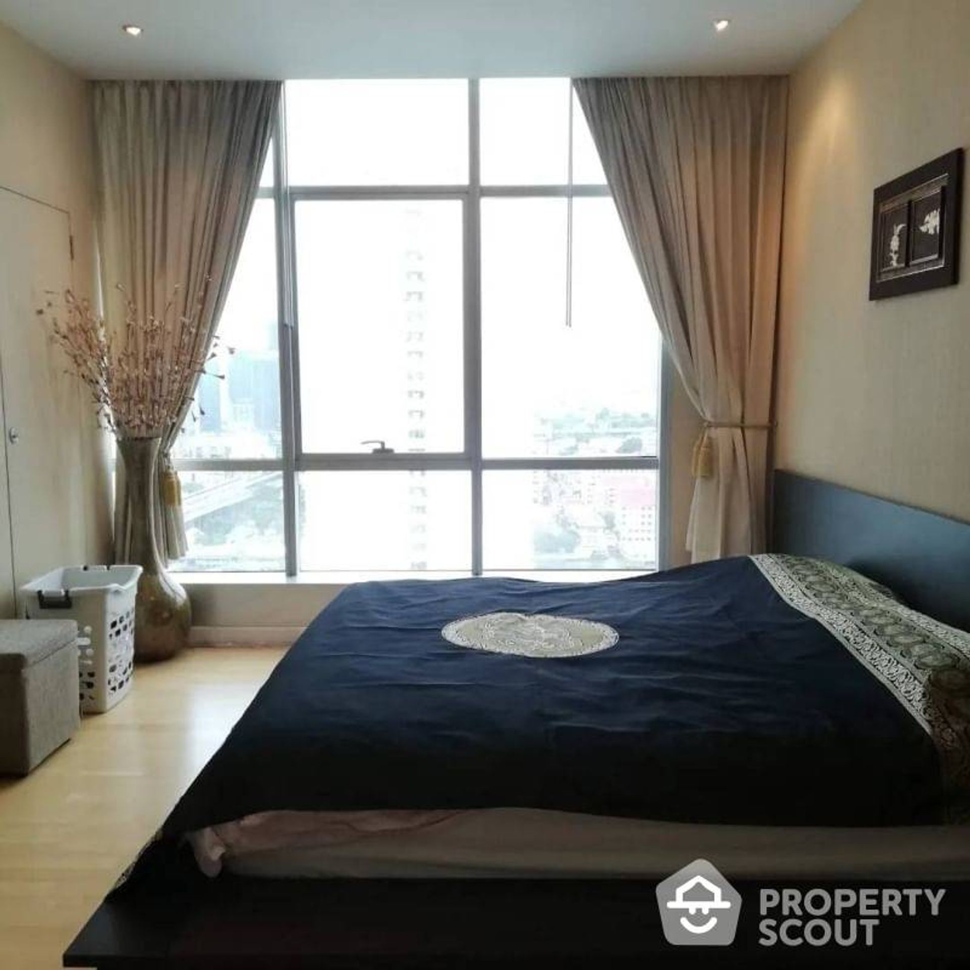 Condominium in Godown, Krung Thep Maha Nakhon 12274302