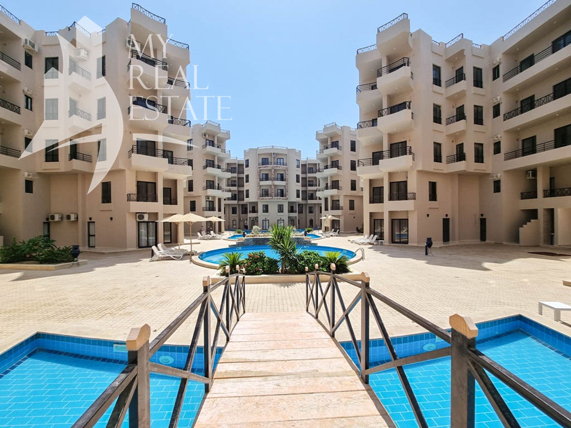 Condominium in Al Ghardaqah, Al Bahr al Ahmar 12275075