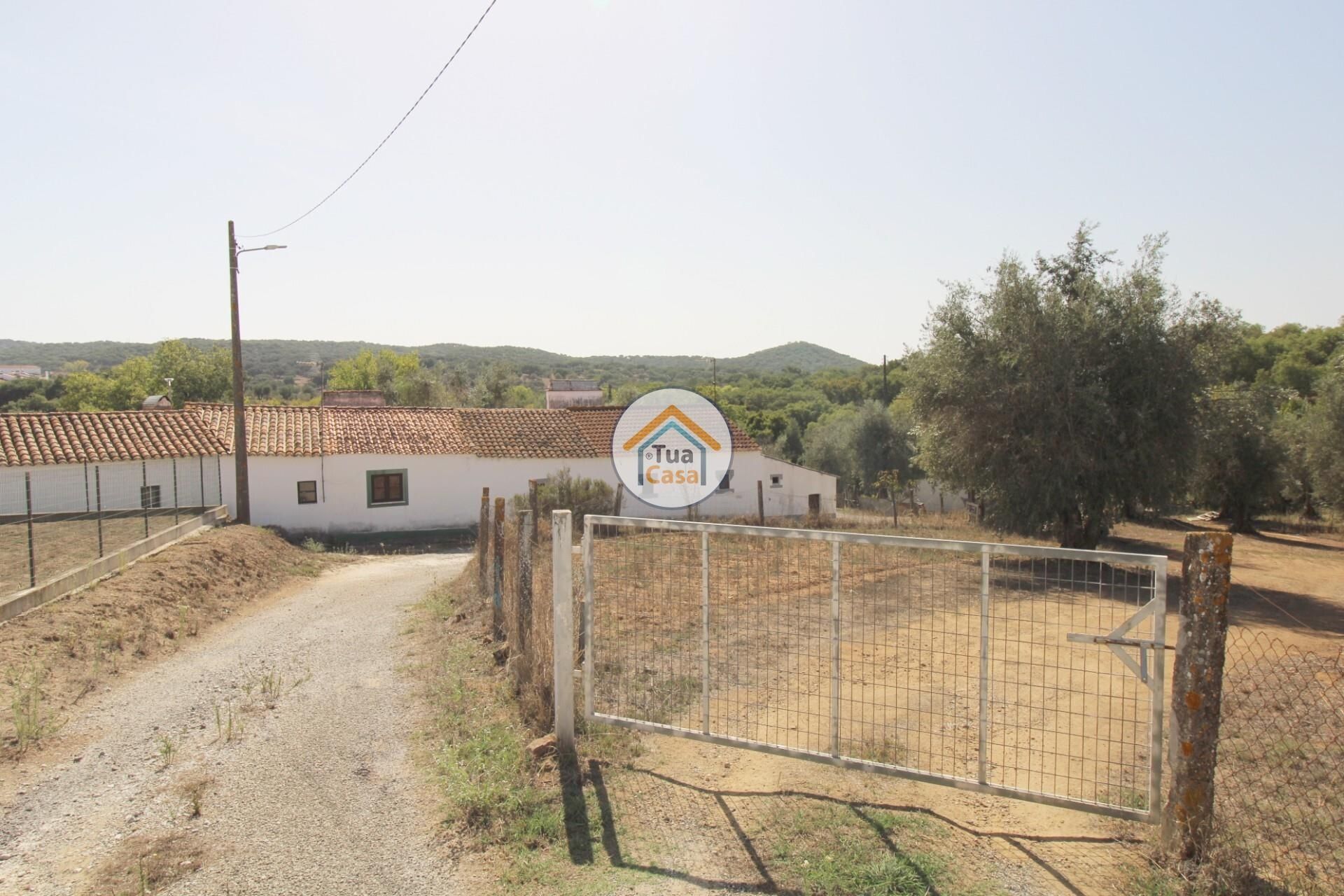 Hus i Nossa Senhora da Tourega, Évora 12275448