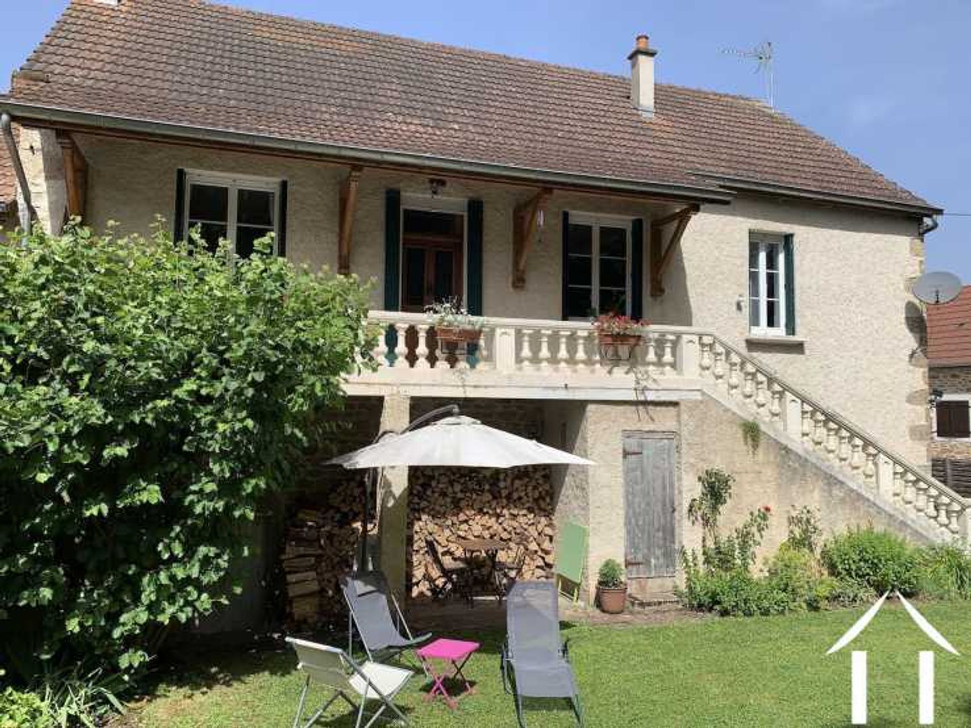 Ejerlejlighed i Dennevy, Bourgogne-Franche-Comte 12278535