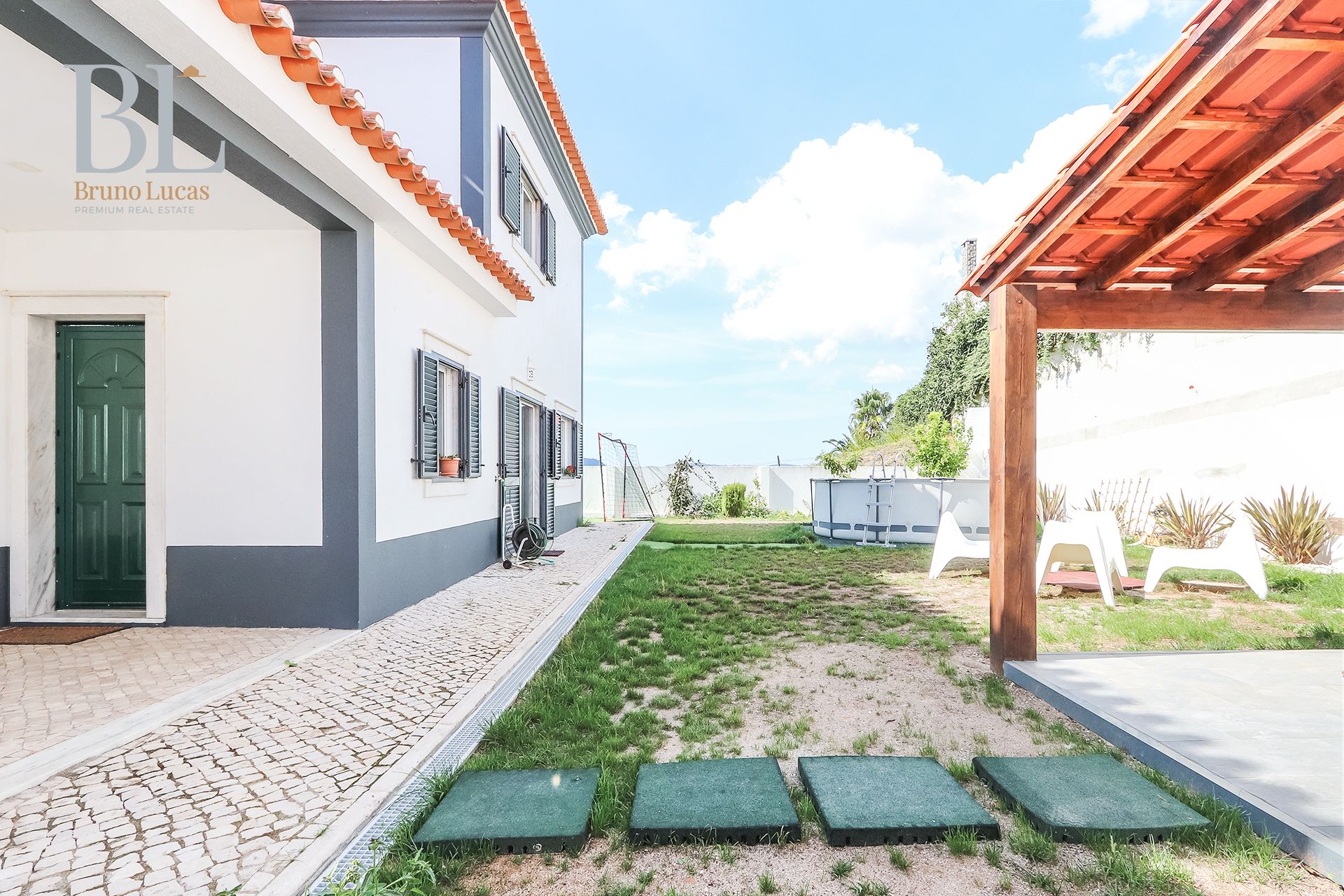 House in Arruda dos Vinhos, 4 Rua Fausta Real Neto Rodrigues 12280056