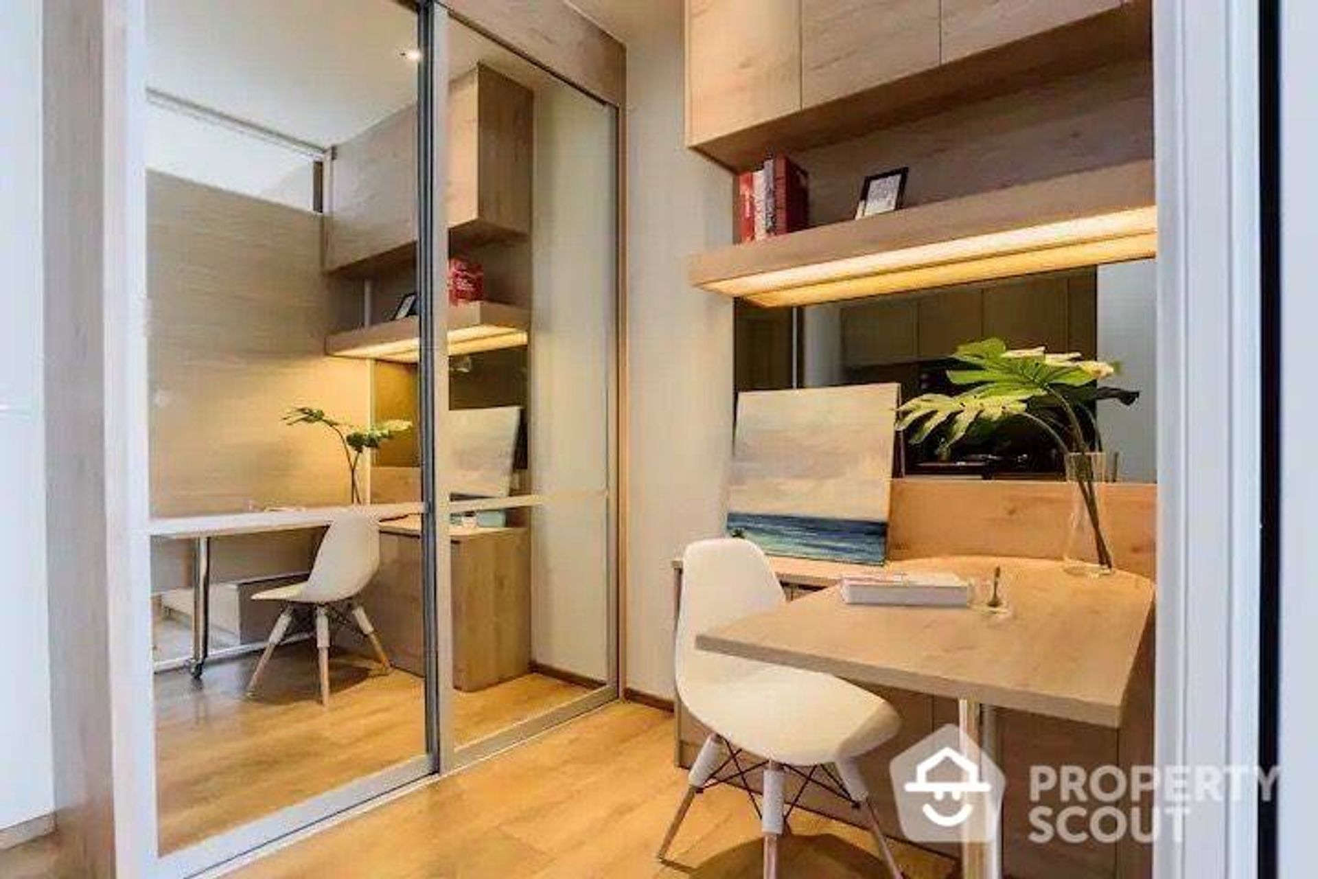 Condominium in Khlong Toei, Krung Thep Maha Nakhon 12280772