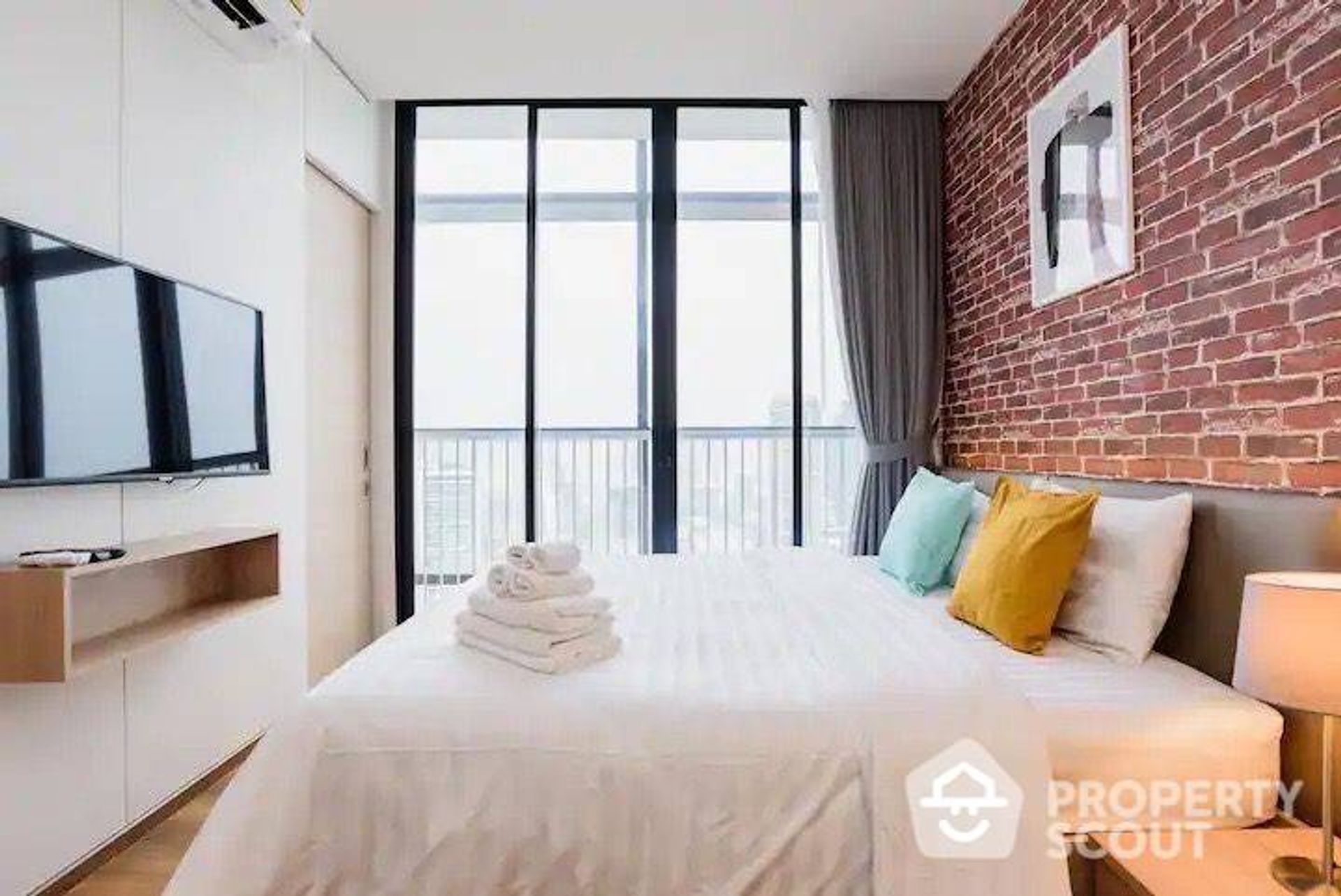 Condominium in Khlong Toei, Krung Thep Maha Nakhon 12280772