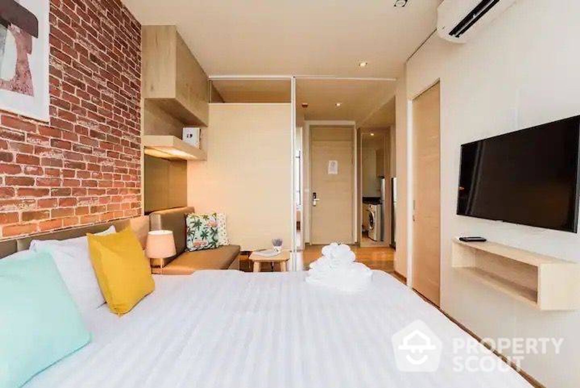 Condominium in Khlong Toei, Krung Thep Maha Nakhon 12280772