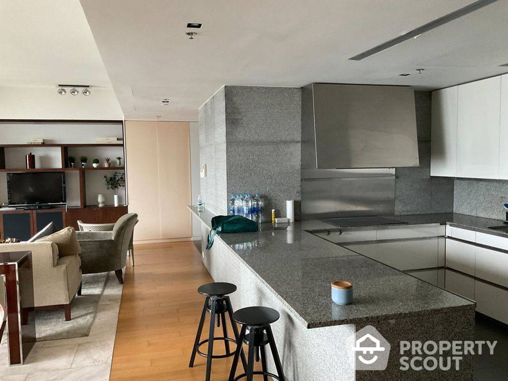 Condominium in Bang Rak, Krung Thep Maha Nakhon 12280774