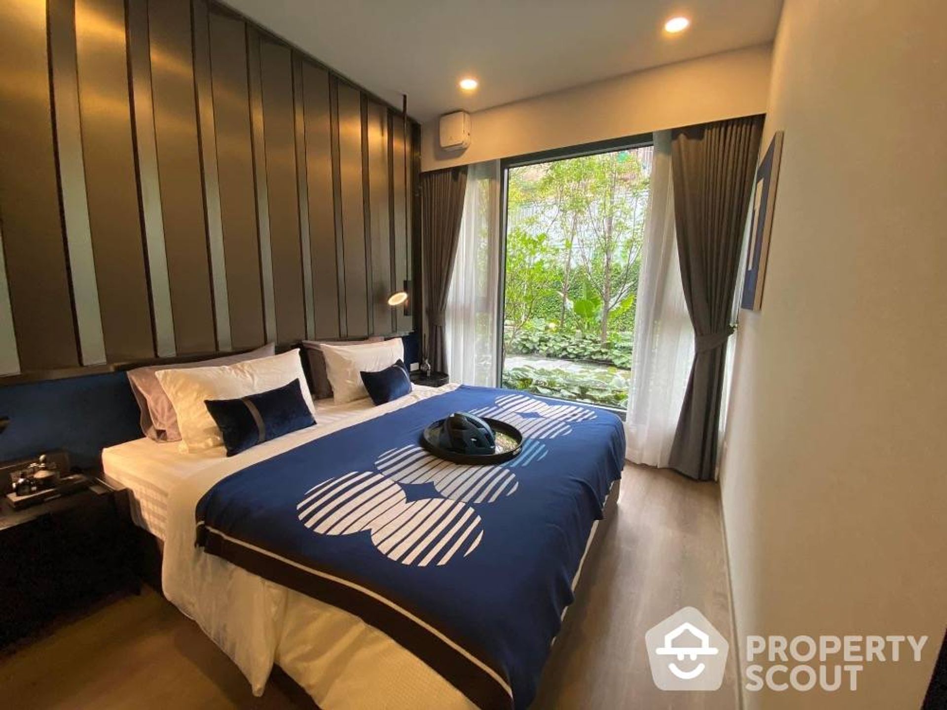 Condominium in Pathum Wan, Krung Thep Maha Nakhon 12280789