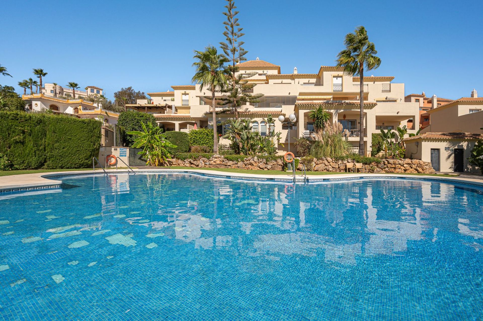 Condominium in Marbella, Andalusië 12281560