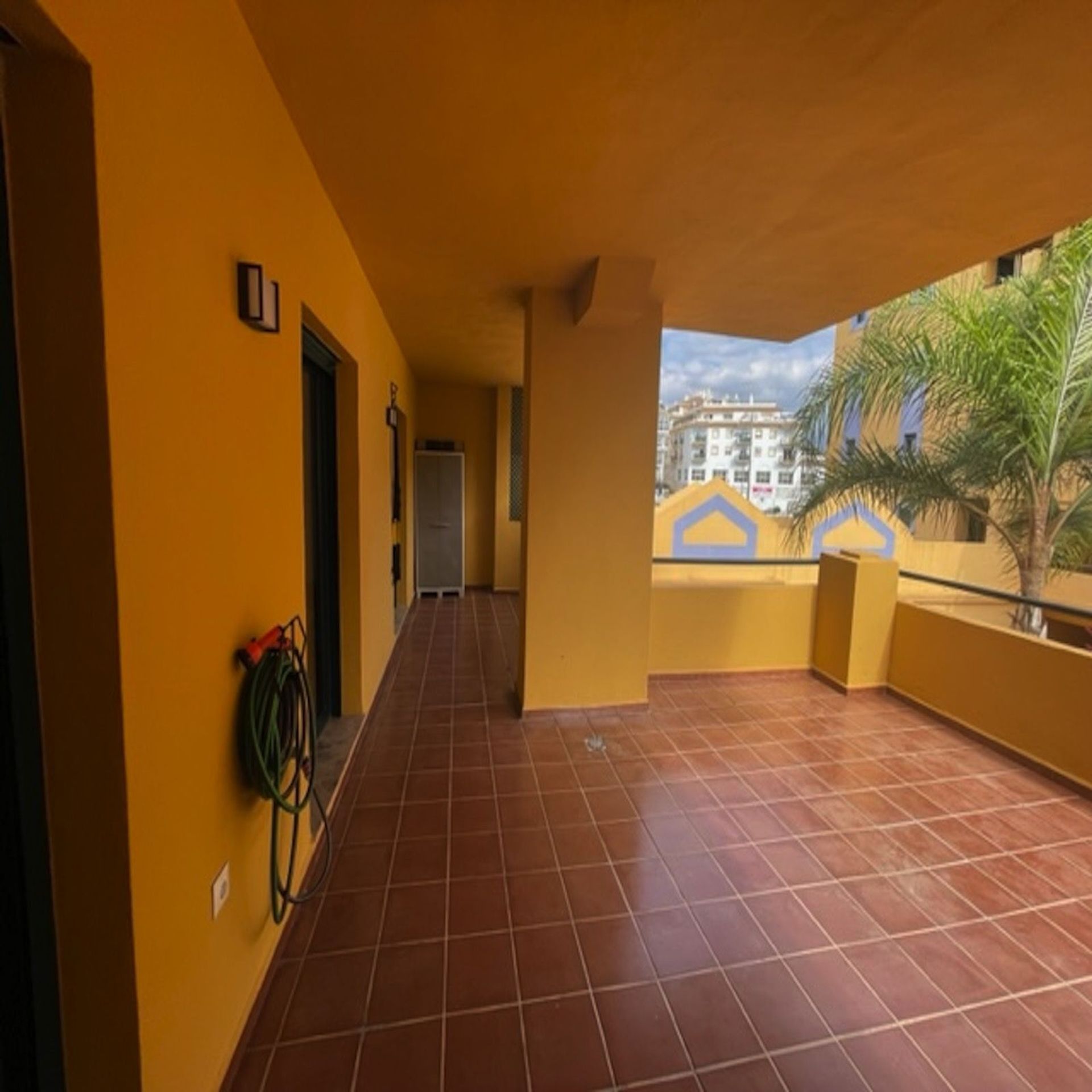 Condominium in Estepona, Andalucía 12281571